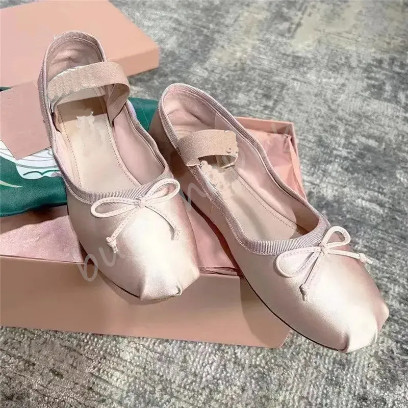 Ballet Fashion Designer Professional Dance Chaussures Satinas MM Plateforme Bowknot Bouche Peu Profonde Sandales Plates Simples 