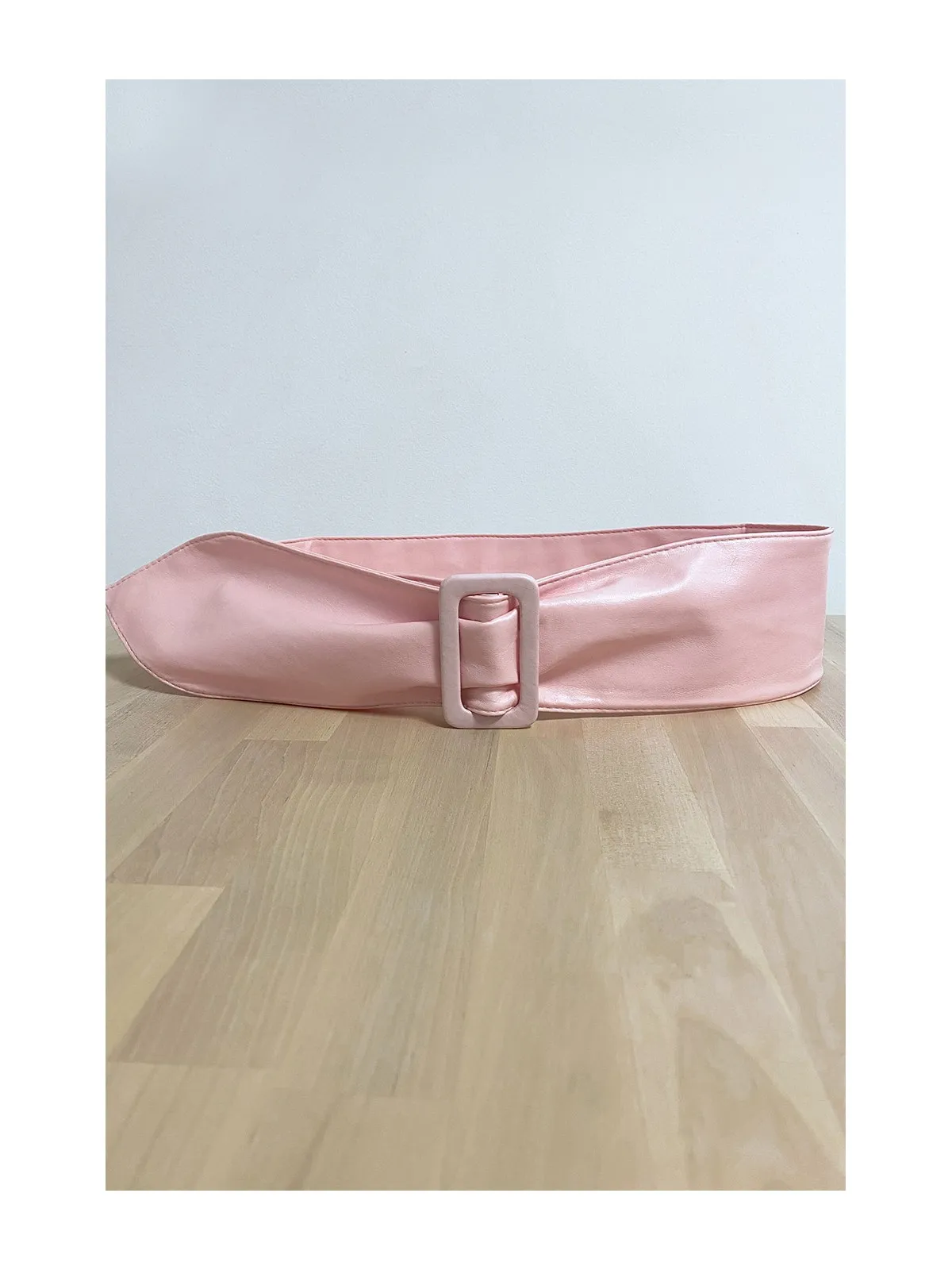 Ceinture rose avec boucle rectangle