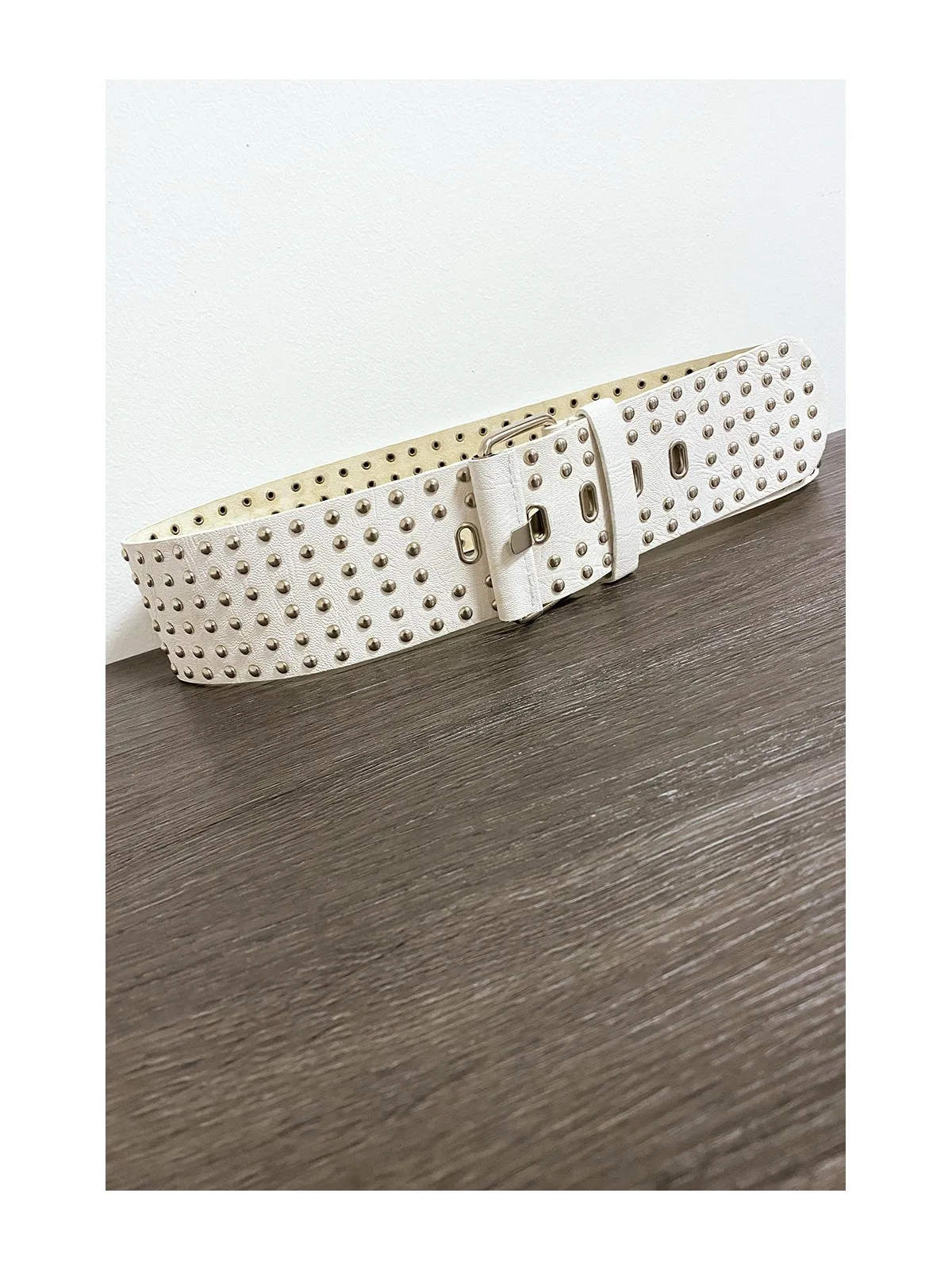 Grosse ceinture beige avec strass doré