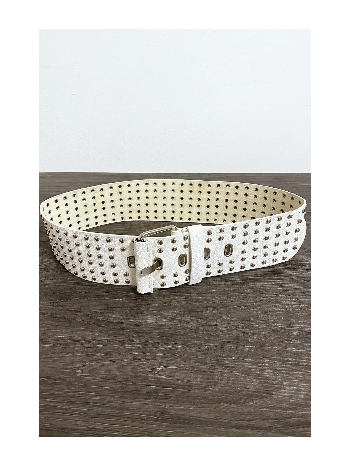 Grosse ceinture beige avec strass doré