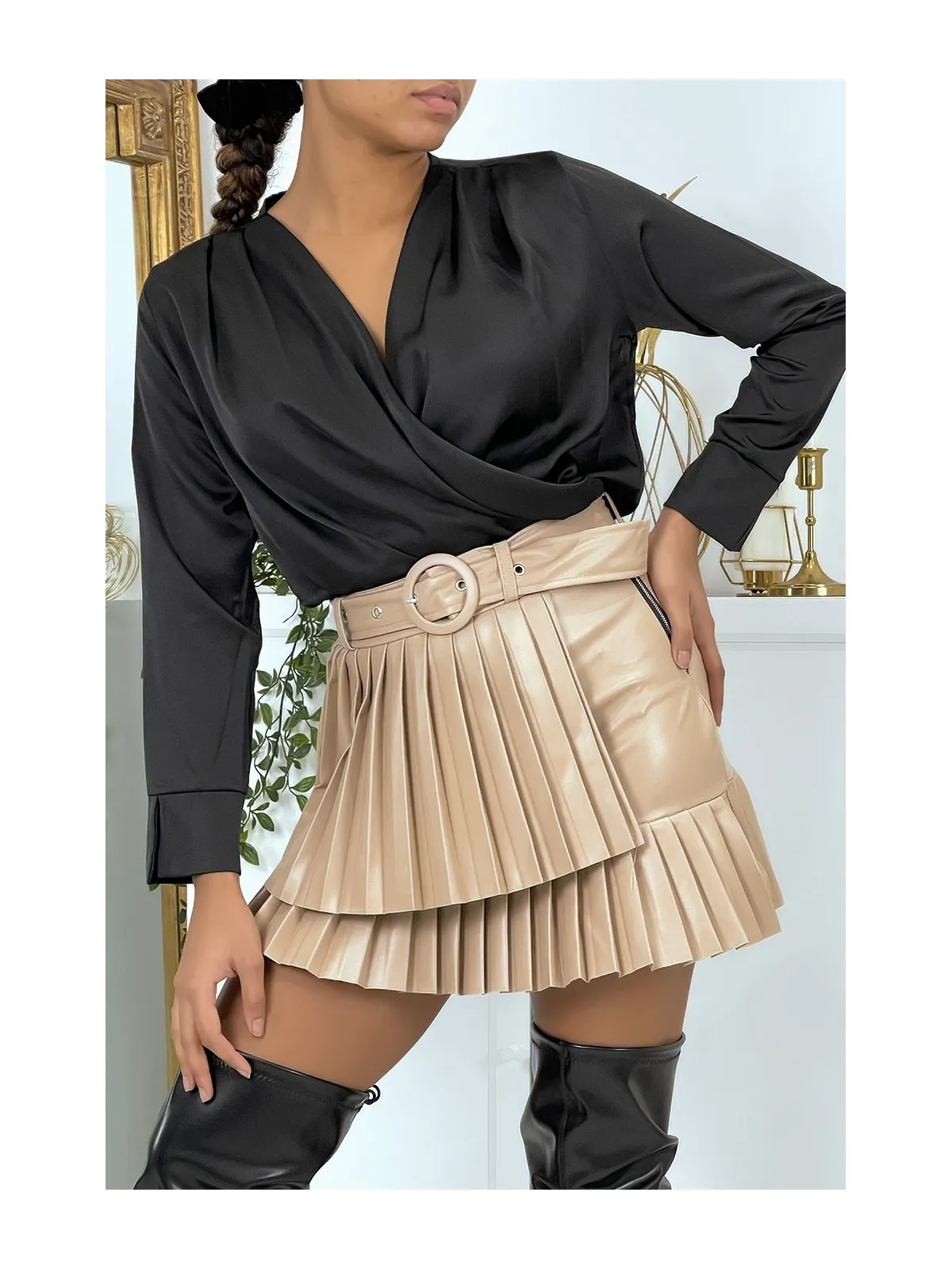 Mini jupe plissé beige avec ceinture