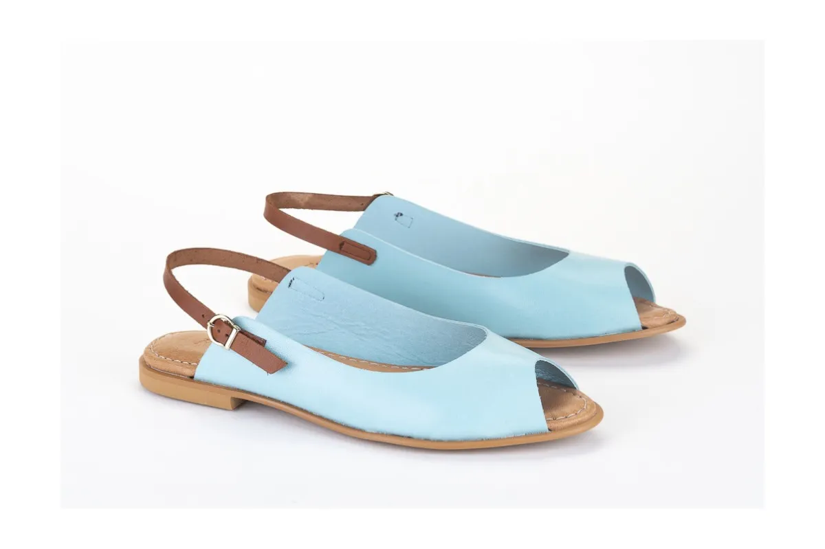 Sandales plates en cuir lisse - Bleu Ciel