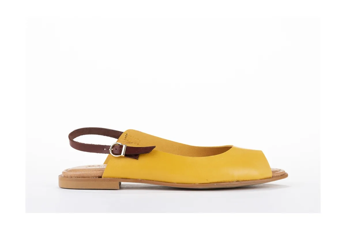 Sandales plates en cuir lisse - Jaune