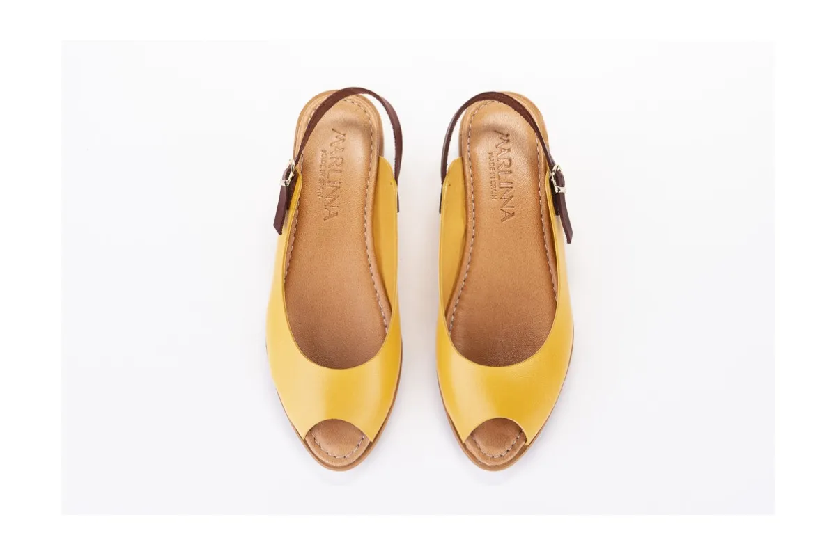 Sandales plates en cuir lisse - Jaune